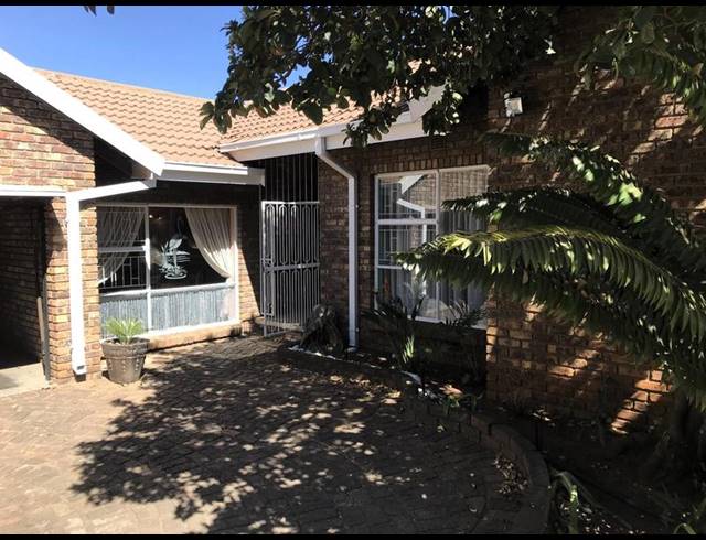 BUSINESS FOR SALE IN SUNWARD PARK